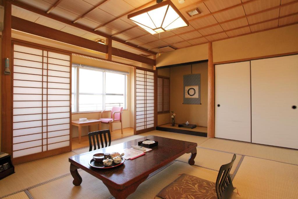 Ryokan Oomuraya Урешино Стая снимка